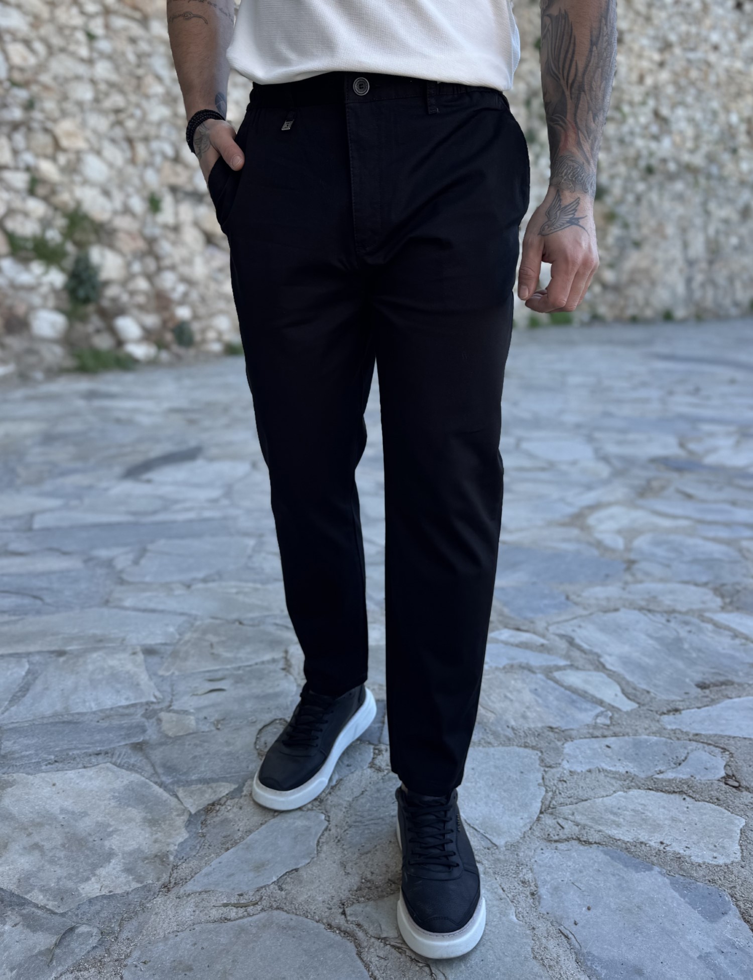 Ανδρικό μαύρο υφασμάτινο chinos παντελόνι με λάστιχο JR0020M